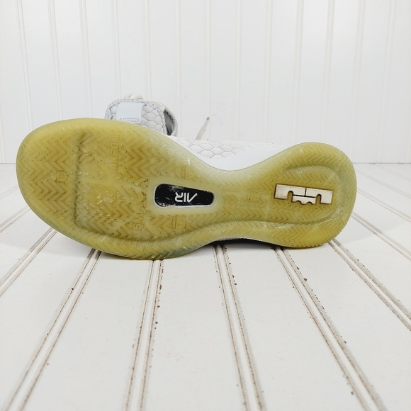 Nike LeBron Witness 3  White Chrome Lace Up Athletic Sneakers D295 - Picture 8 of 12